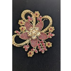 Avon 35th year Anniversary signed Brooch pin Gold Tone ruby red rhinestones 2006